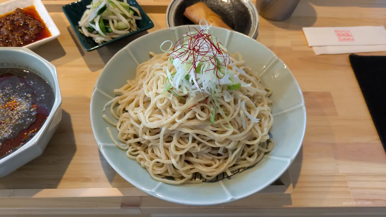 爆盛り麺がかなり美味い