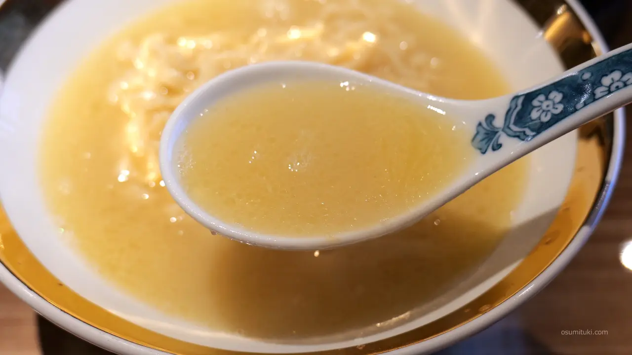 クリーミーな鶏白湯(ぱいたん)