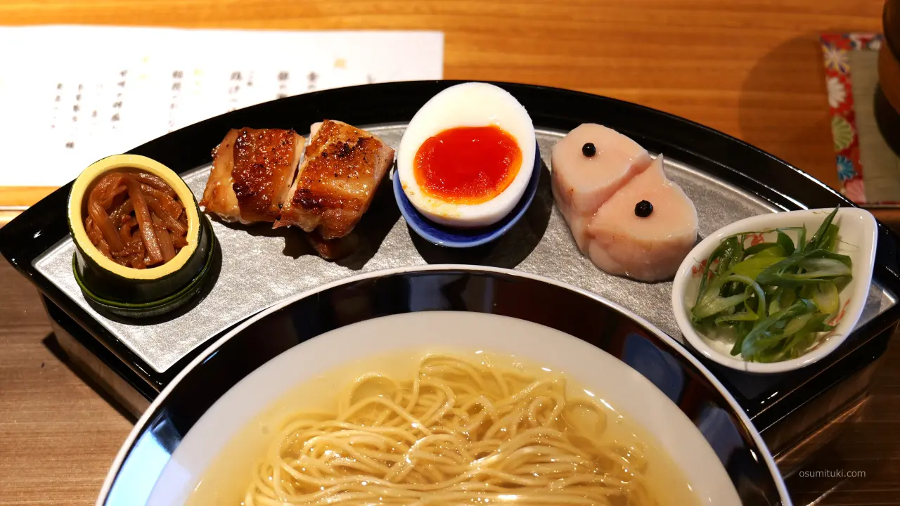 トッピングは別皿提供