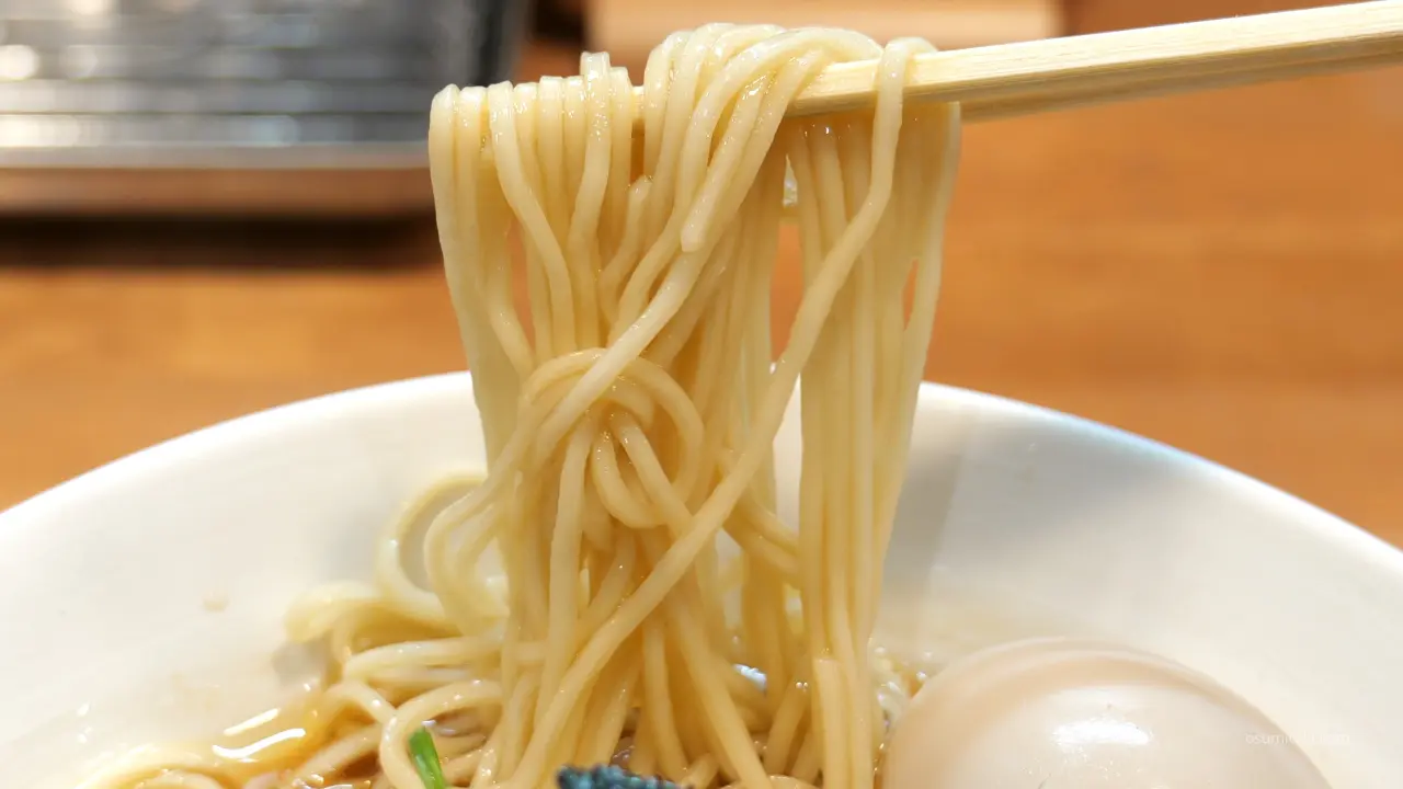 若々しい食感の自家製麺