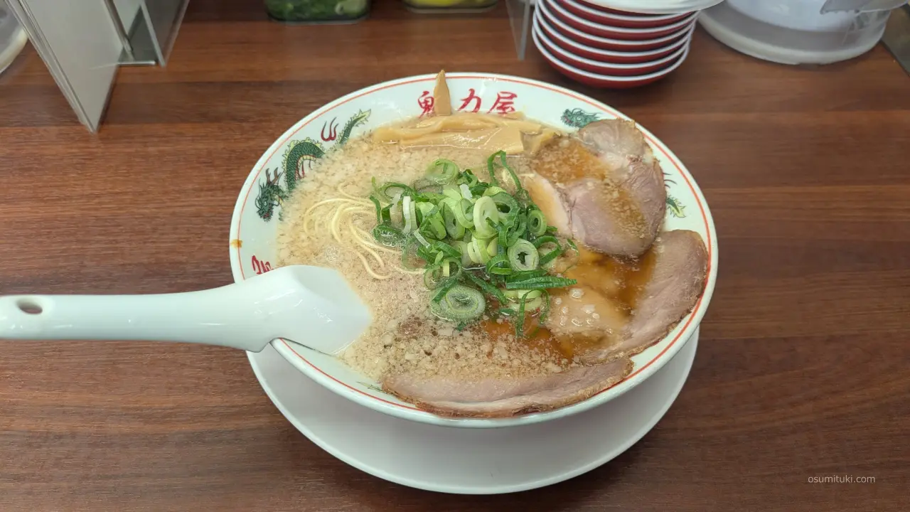 京都市北部発祥の背脂チャッチャ系の醤油ラーメン