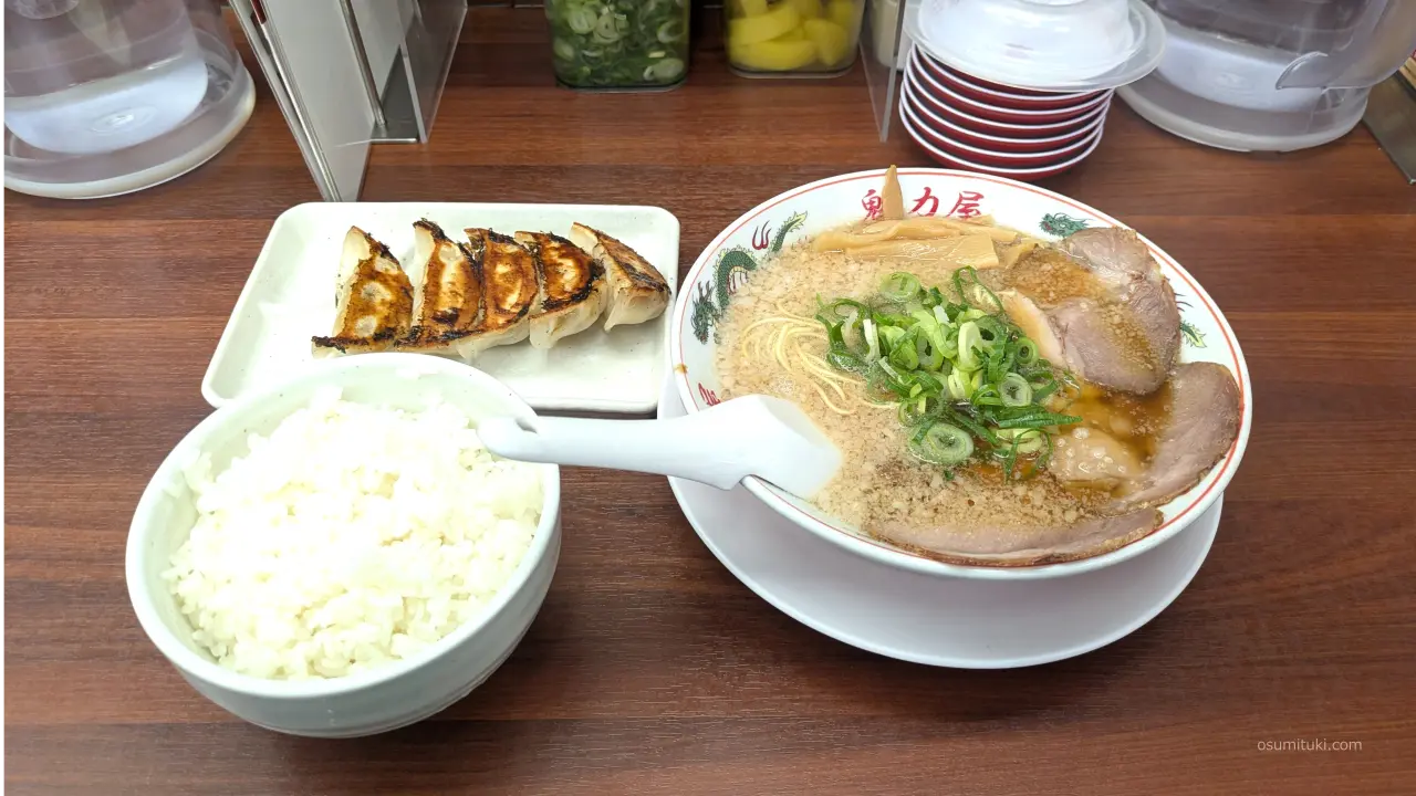 定食の種類も多く、ライスもたっぷり