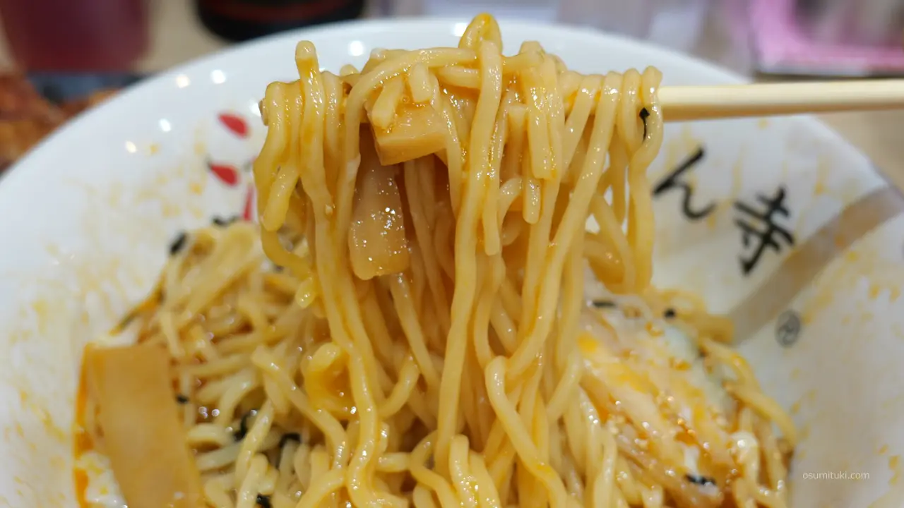 基本は混ぜて食べるのが油そば