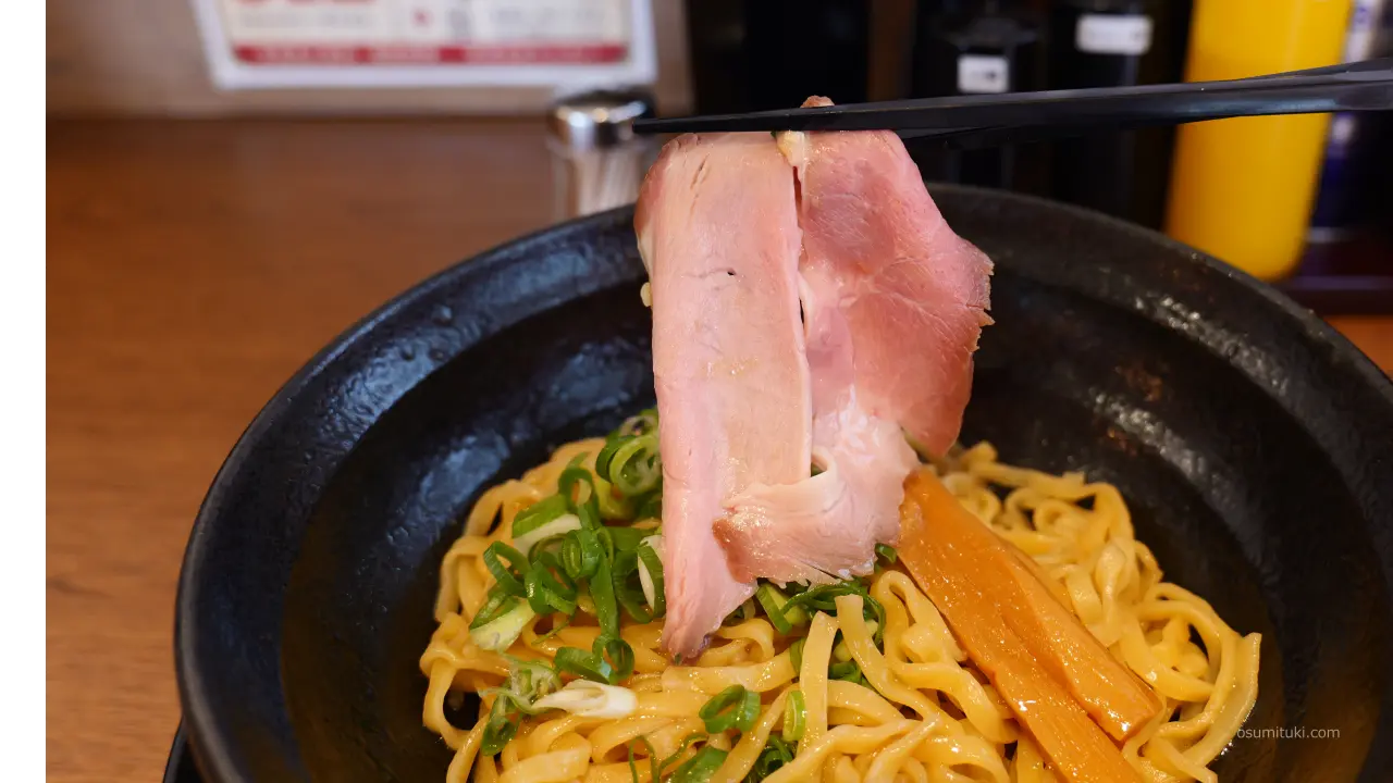 トッピングの大判チャーシュー