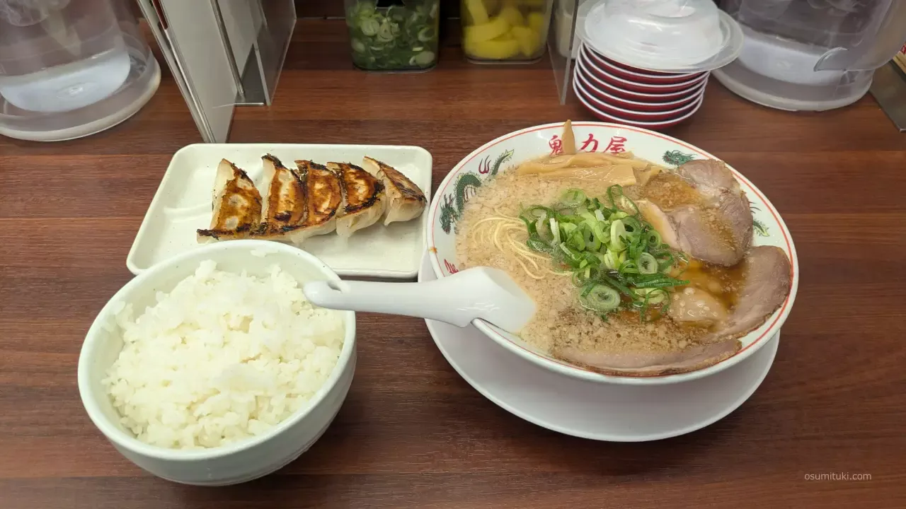 魁力屋といえば鶏ガラ醤油で背脂チャッチャ系