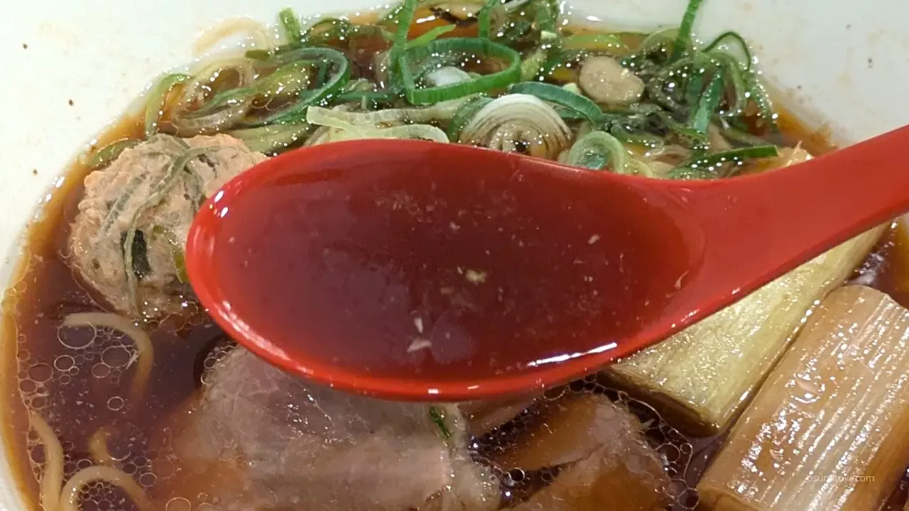 鴨と醤油の風味が良いスープ