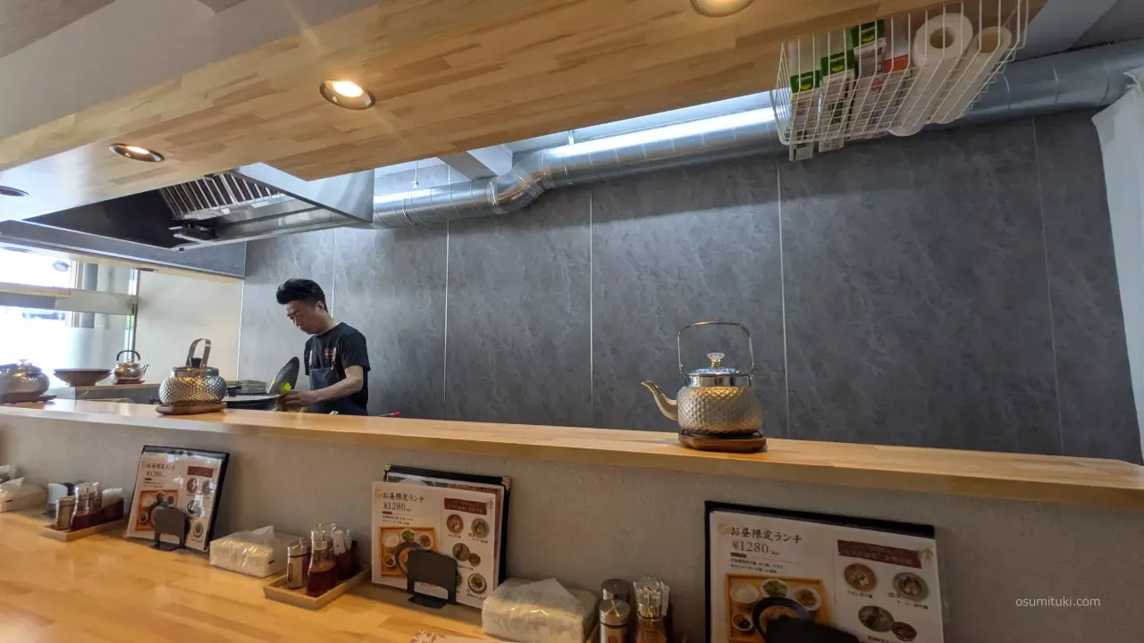移転リニューアルで今風の洒落たお店になりました