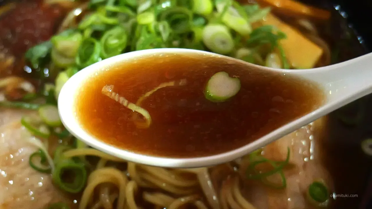 スープは豚骨醤油