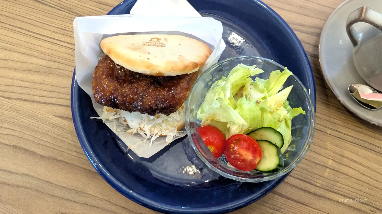 注文したのは「丹波高原豚メンチカツのパオサンド」