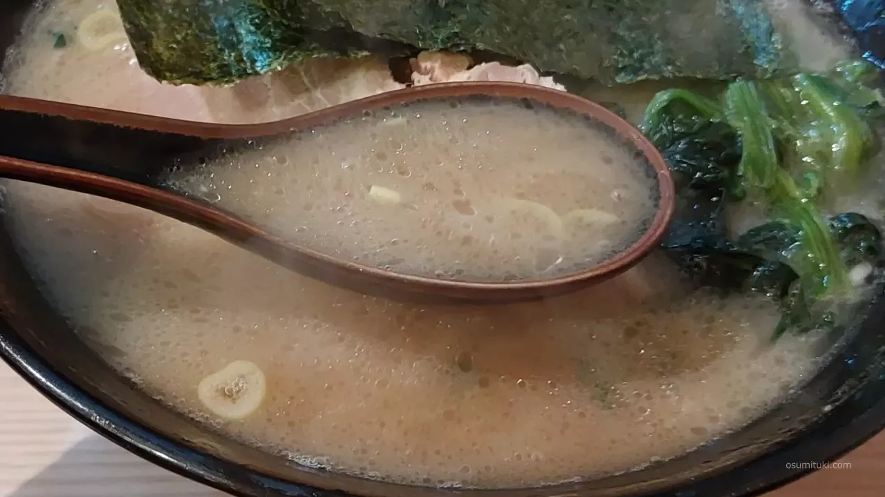 紫蔵のスープは本家と違って醤油辛くない